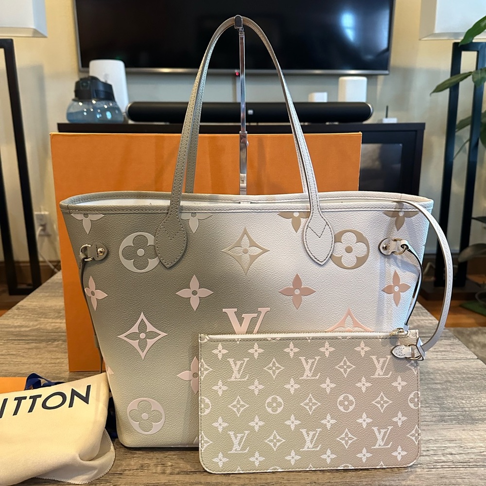 Neverful MM khaki brand new